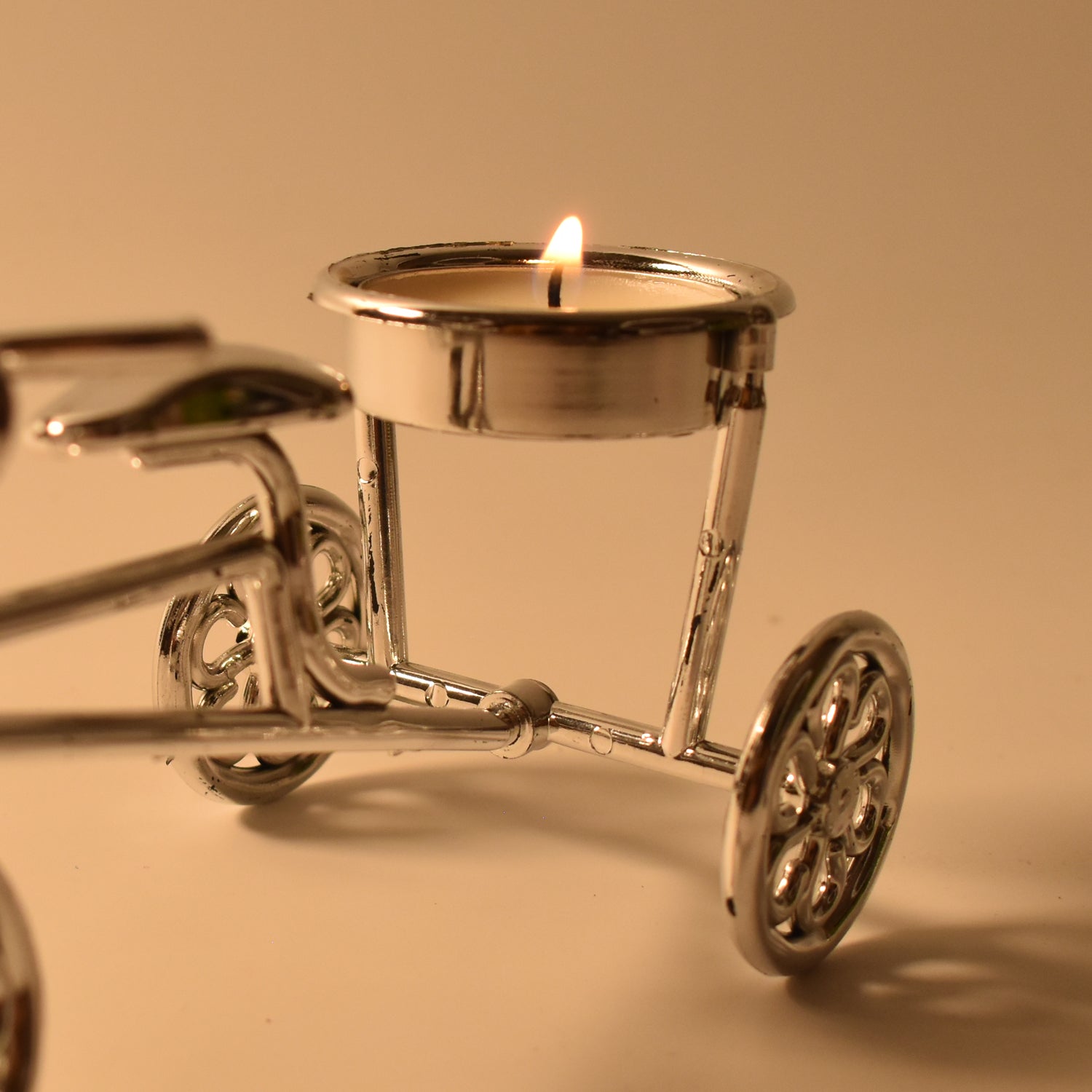 Cycle Tealight Holder / Candle Holder Decorative Candle (1 Pc) Cycle Tealight Holder / Candle Holder Decorative Candle (1 Pc)